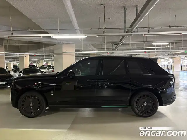 Rolls-Royce Cullinan 2019 6.7 автомат (гидро), миниатюра 3