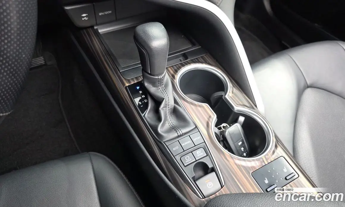 Toyota Camry 2018 2.5 автомат (гидро), фото 11