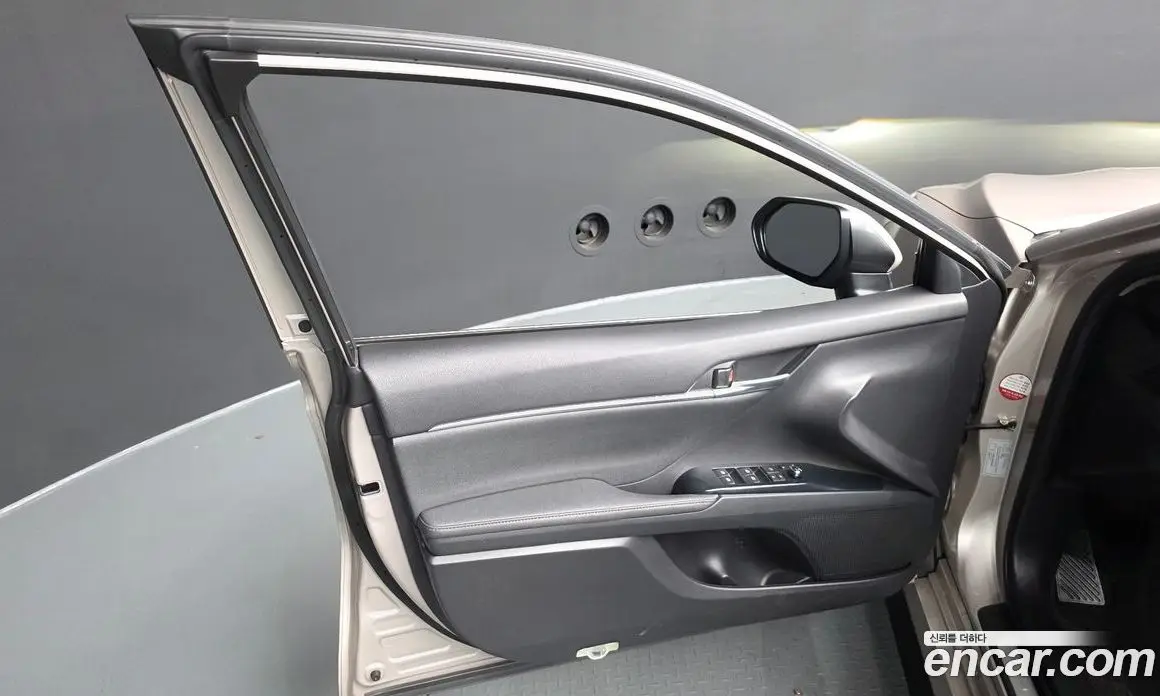 Toyota Camry 2018 2.5 автомат (гидро), фото 13