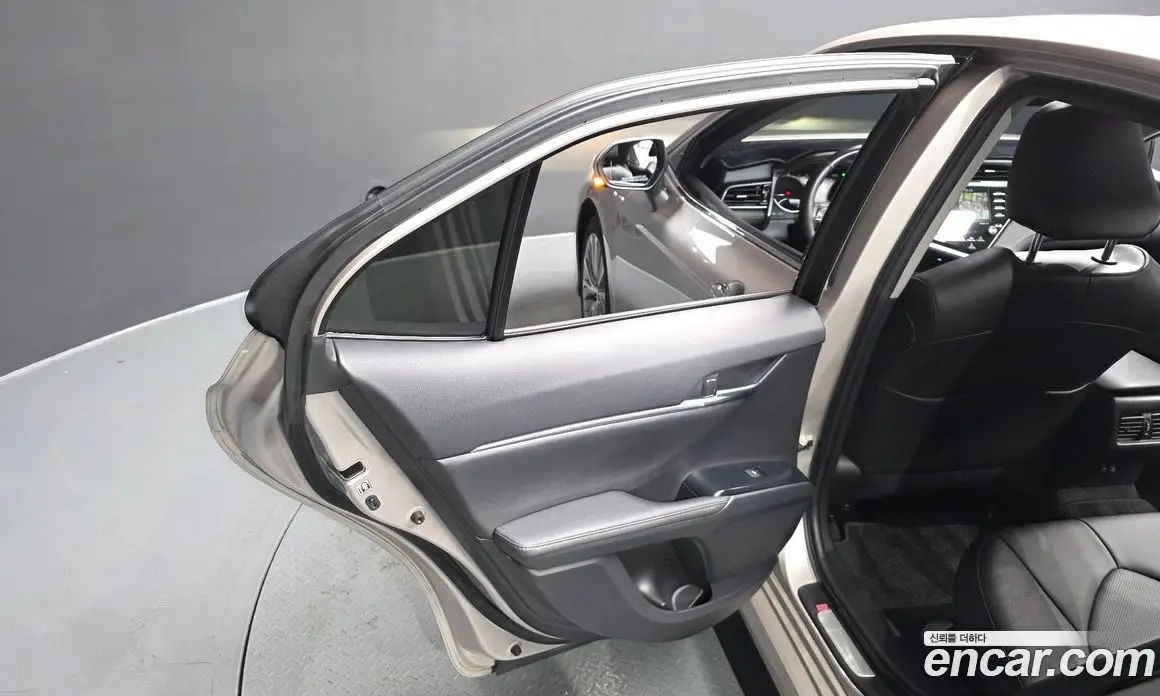 Toyota Camry 2018 2.5 автомат (гидро), фото 14