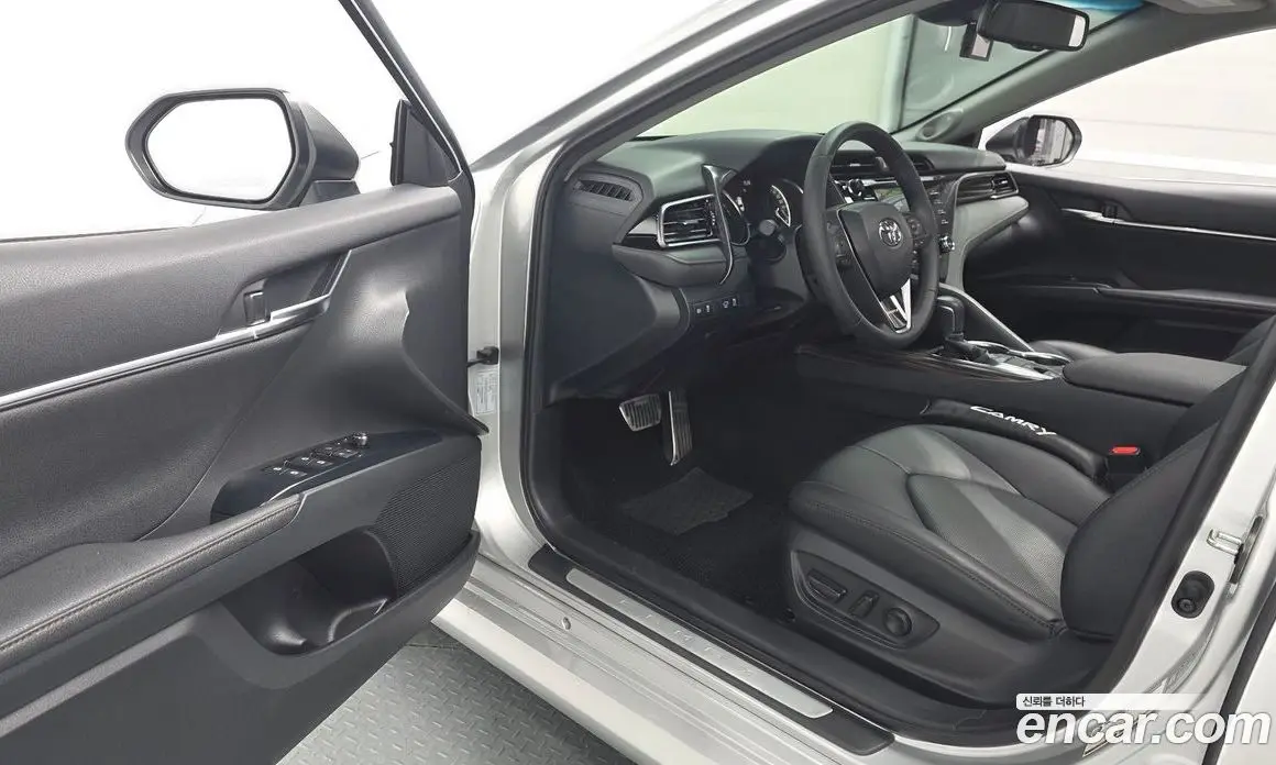 Toyota Camry 2019 2.5 автомат (гидро), фото 12