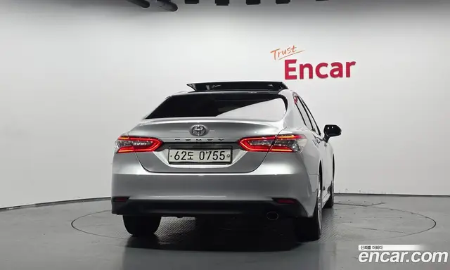 Toyota Camry 2019 2.5 автомат (гидро), миниатюра 3