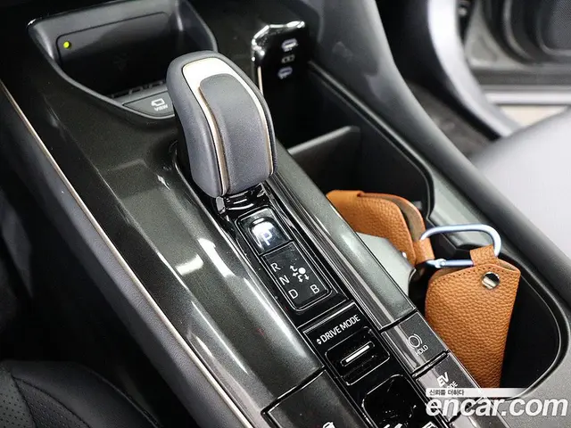 Toyota Crown 2025 2.5 автомат (гидро), миниатюра 9
