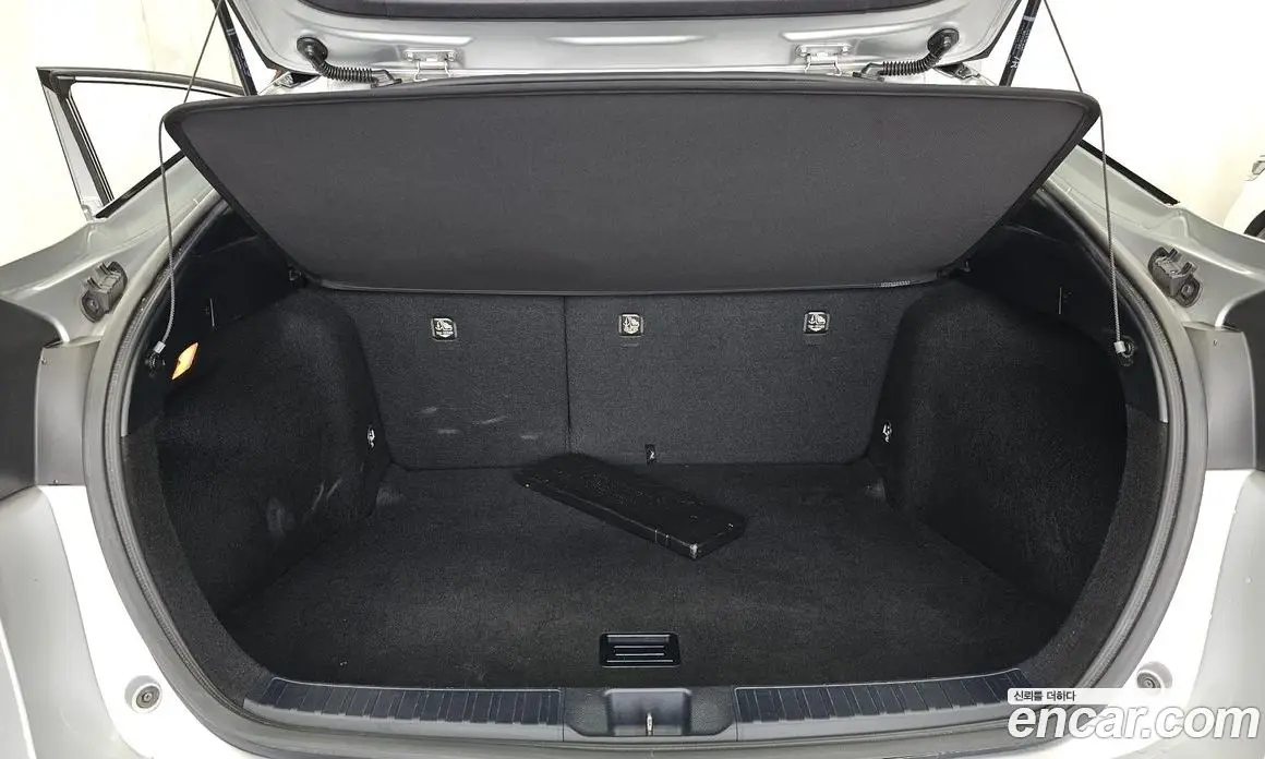Toyota Prius 2017 1.8 автомат (гидро), фото 20