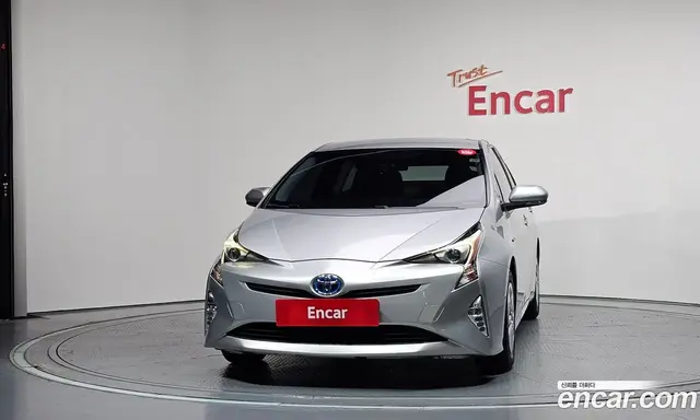 Toyota Prius 2017 1.8 автомат (гидро), миниатюра 3
