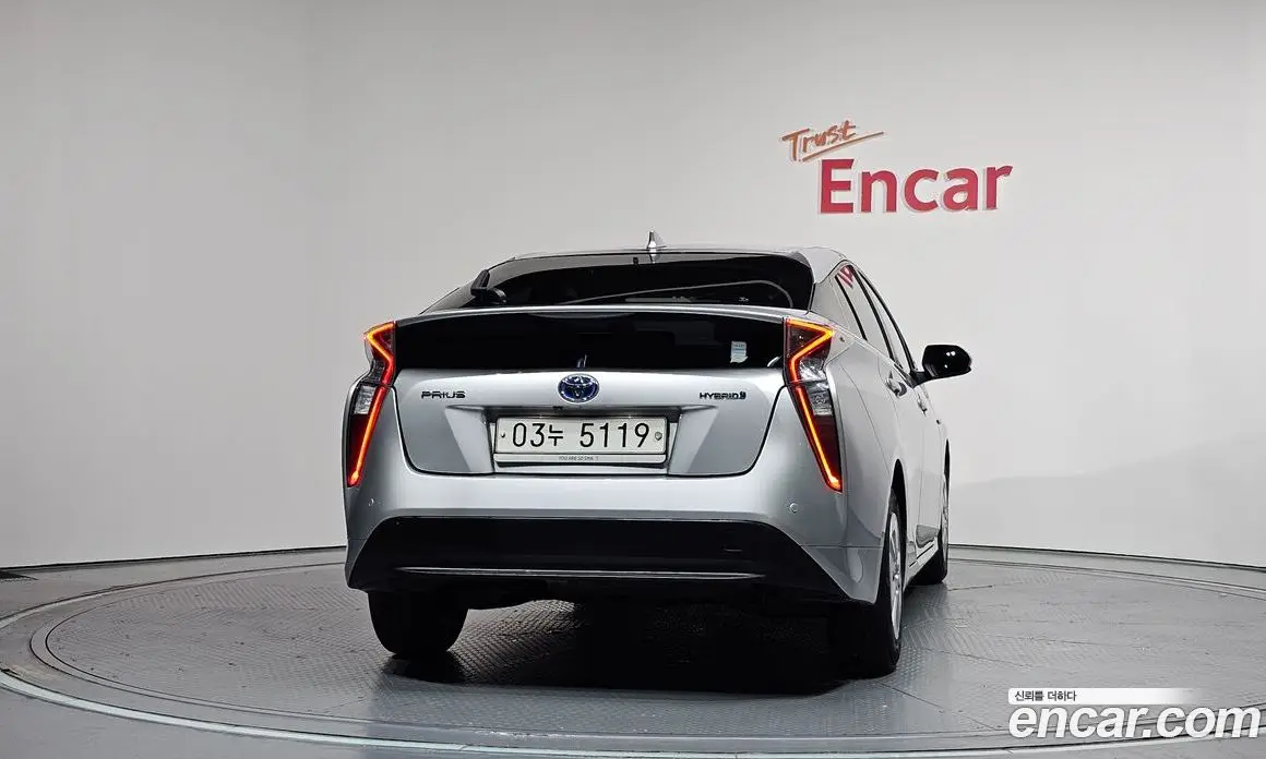 Toyota Prius 2017 1.8 автомат (гидро), фото 4
