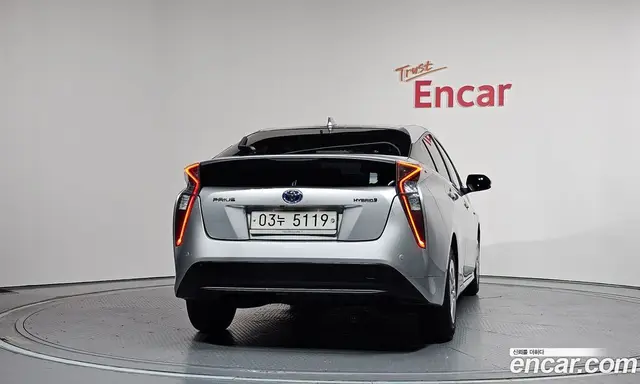 Toyota Prius 2017 1.8 автомат (гидро), миниатюра 4