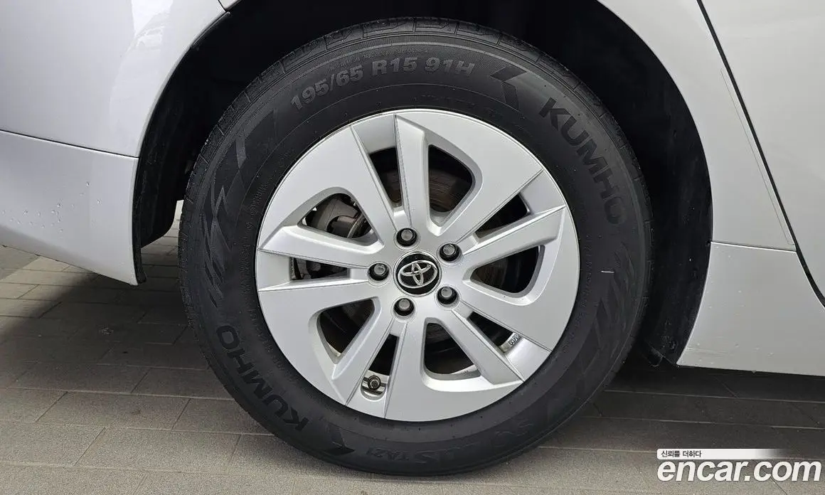 Toyota Prius 2017 1.8 автомат (гидро), фото 5