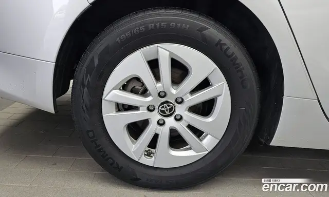 Toyota Prius 2017 1.8 автомат (гидро), миниатюра 5