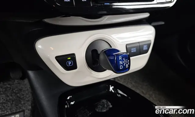 Toyota Prius 2017 1.8 автомат (гидро), миниатюра 9