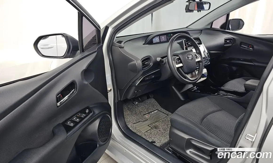 Toyota Prius 2017 1.8 автомат (гидро), фото 10
