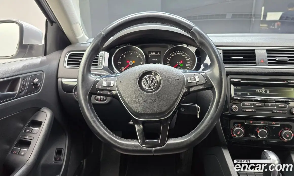 Volkswagen Jetta 2015 2.0 автомат (гидро), фото 13