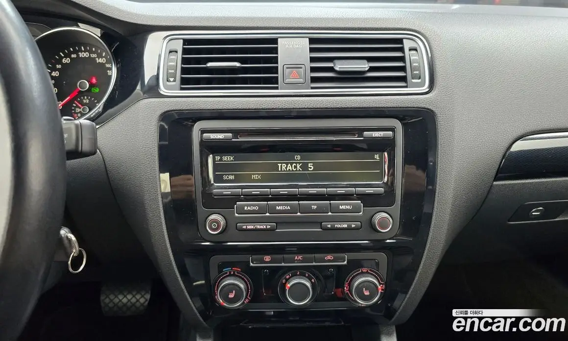 Volkswagen Jetta 2015 2.0 автомат (гидро), фото 14