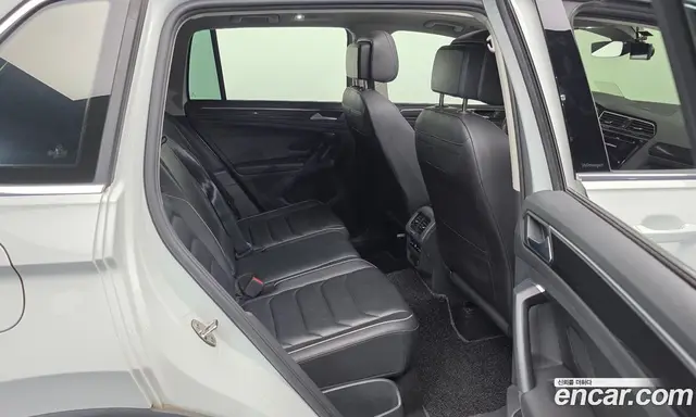 Volkswagen Tiguan 2023 2.0 автомат (гидро), миниатюра 12