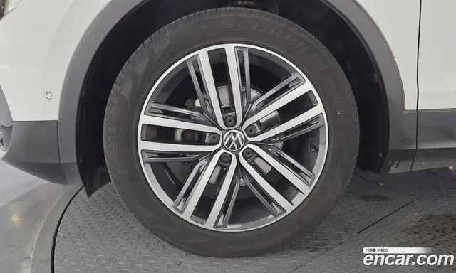 Volkswagen Tiguan 2023 2.0 автомат (гидро), миниатюра 5