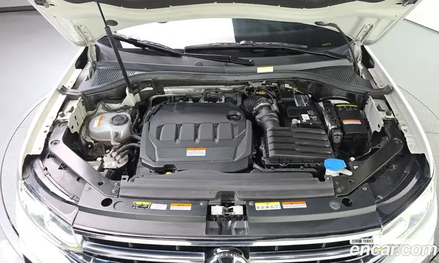 Volkswagen Tiguan 2023 2.0 автомат (гидро), миниатюра 6