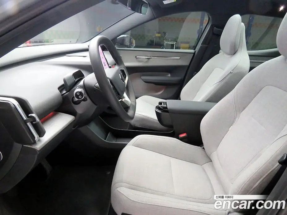 Volvo EX30 2025 0.2 автомат (гидро), фото 7