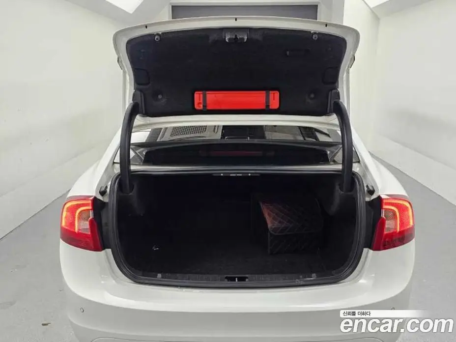 Volvo S60 2015 2.0 автомат (гидро), фото 19