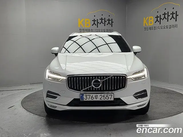 Volvo XC60 2021 2.0 автомат (гидро), миниатюра 2