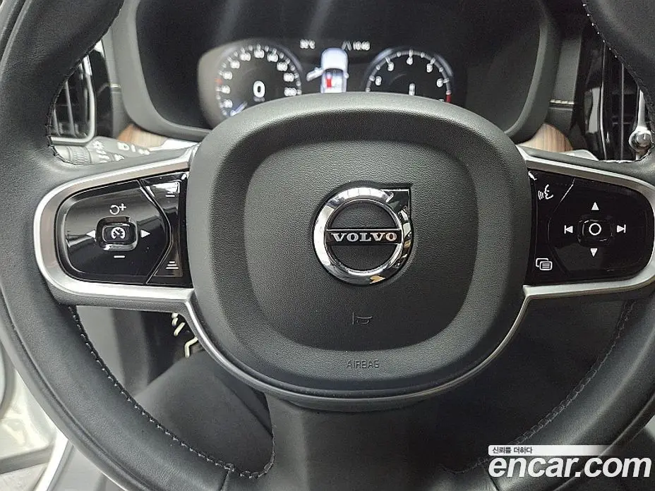 Volvo XC60 2021 2.0 автомат (гидро), фото 12