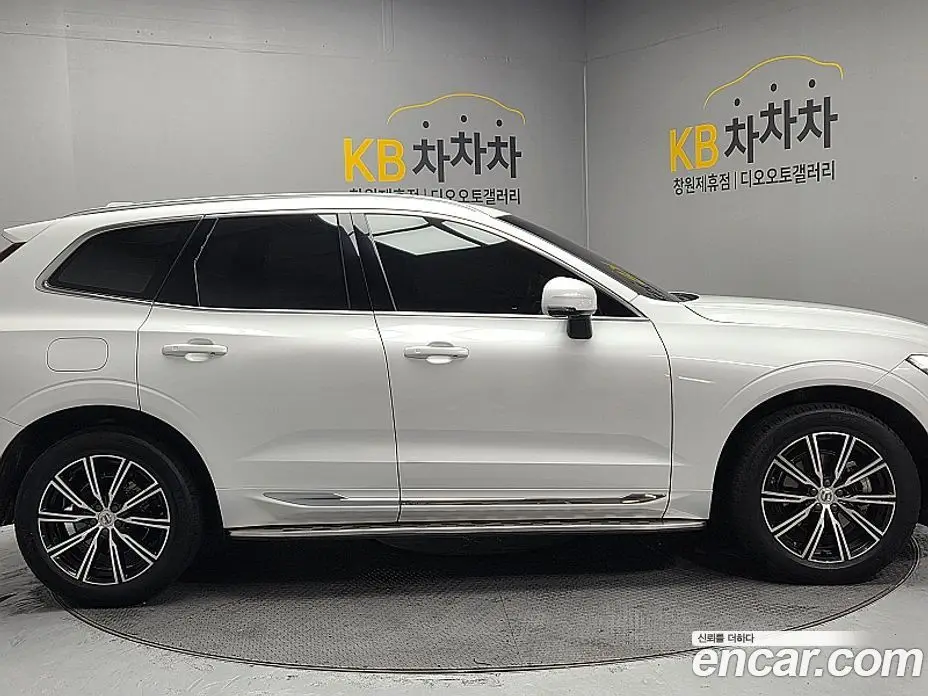 Volvo XC60 2021 2.0 автомат (гидро), фото 4