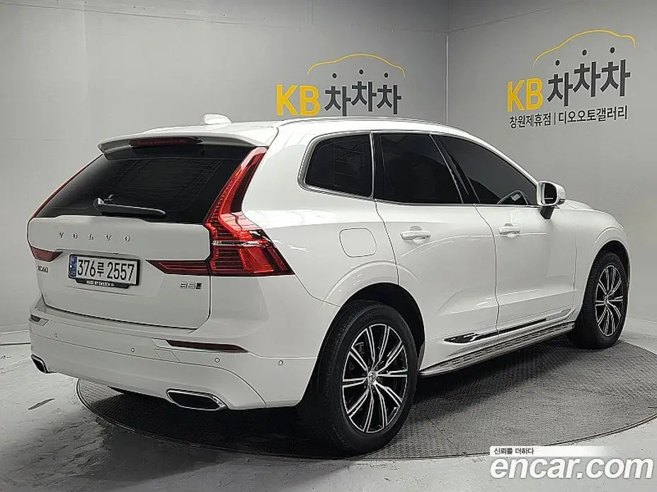 Volvo XC60 2021 2.0 автомат (гидро), фото 5