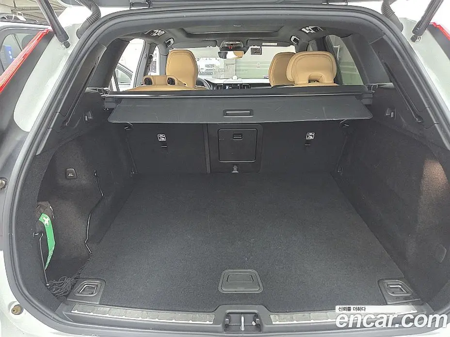 Volvo XC60 2021 2.0 автомат (гидро), фото 9