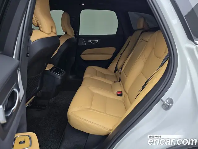 Volvo XC60 2023 2.0 автомат (гидро), миниатюра 11