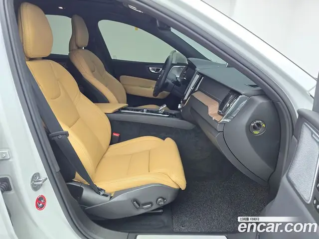 Volvo XC60 2023 2.0 автомат (гидро), миниатюра 12