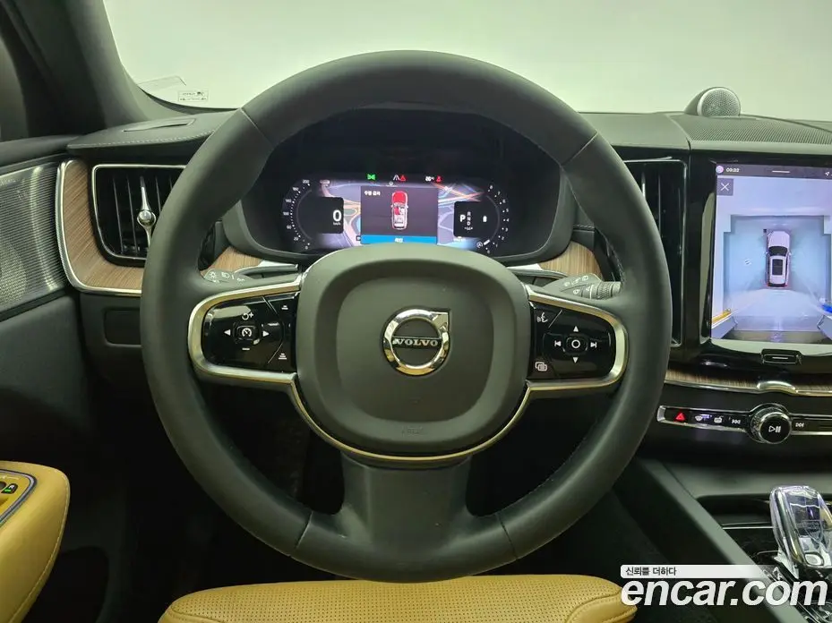 Volvo XC60 2023 2.0 автомат (гидро), фото 13