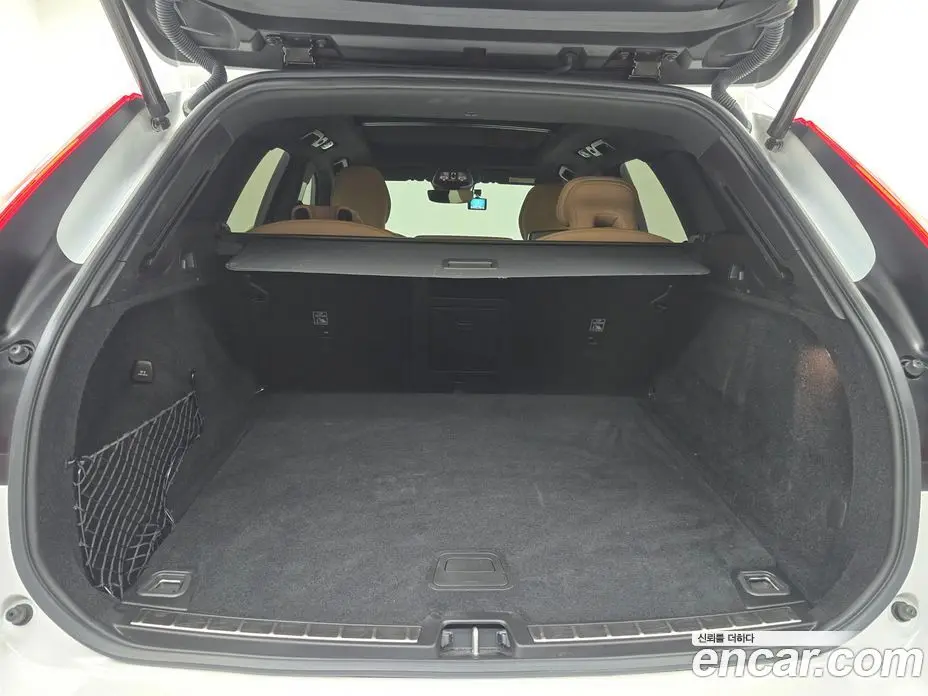 Volvo XC60 2023 2.0 автомат (гидро), фото 20