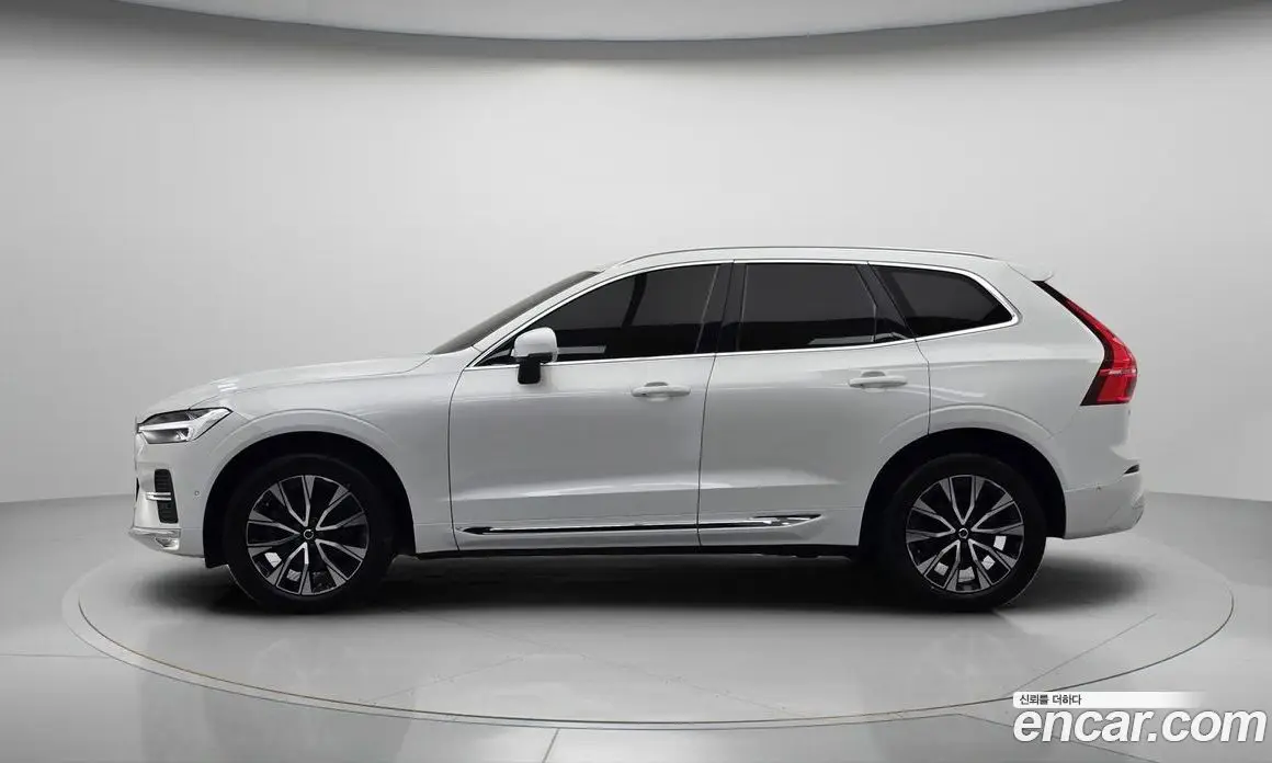 Volvo XC60 2023 2.0 автомат (гидро), фото 4