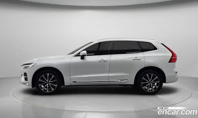 Volvo XC60 2023 2.0 автомат (гидро), миниатюра 4