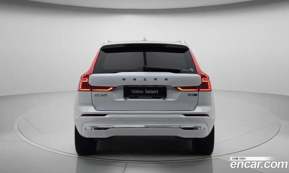 Volvo XC60 2023 2.0 автомат (гидро), фото 5