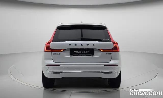 Volvo XC60 2023 2.0 автомат (гидро), миниатюра 5