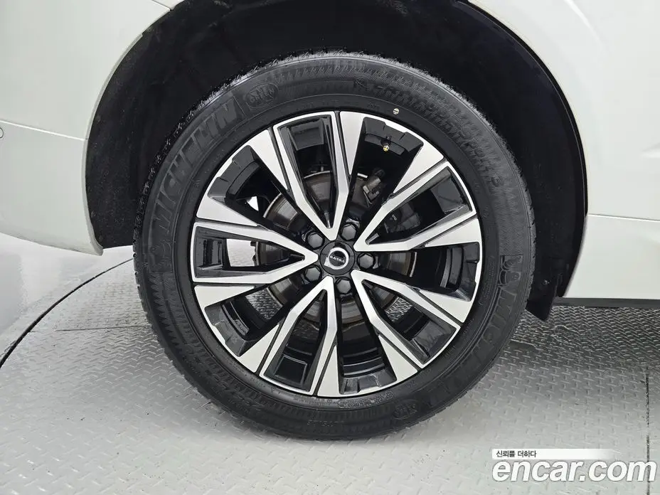 Volvo XC60 2023 2.0 автомат (гидро), фото 6