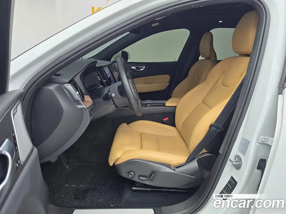 Volvo XC60 2023 2.0 автомат (гидро), фото 10
