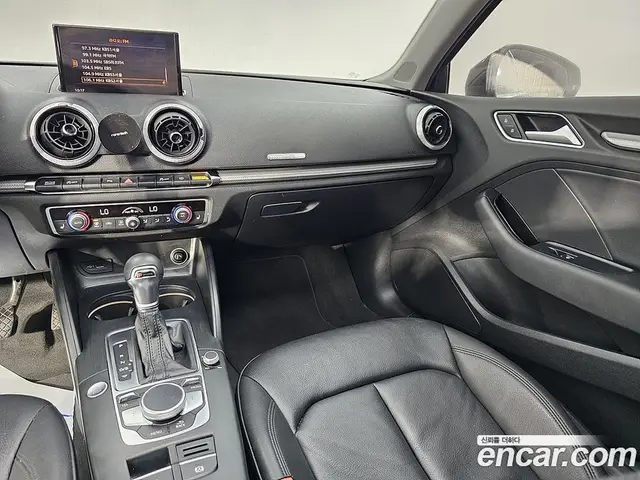 Audi A3 2018 2.0 автомат (гидро), миниатюра 10
