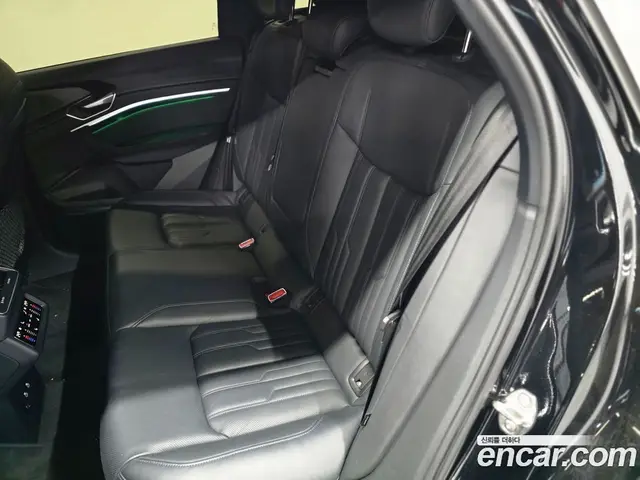 Audi e-tron 2022 0.1 автомат (гидро), миниатюра 7