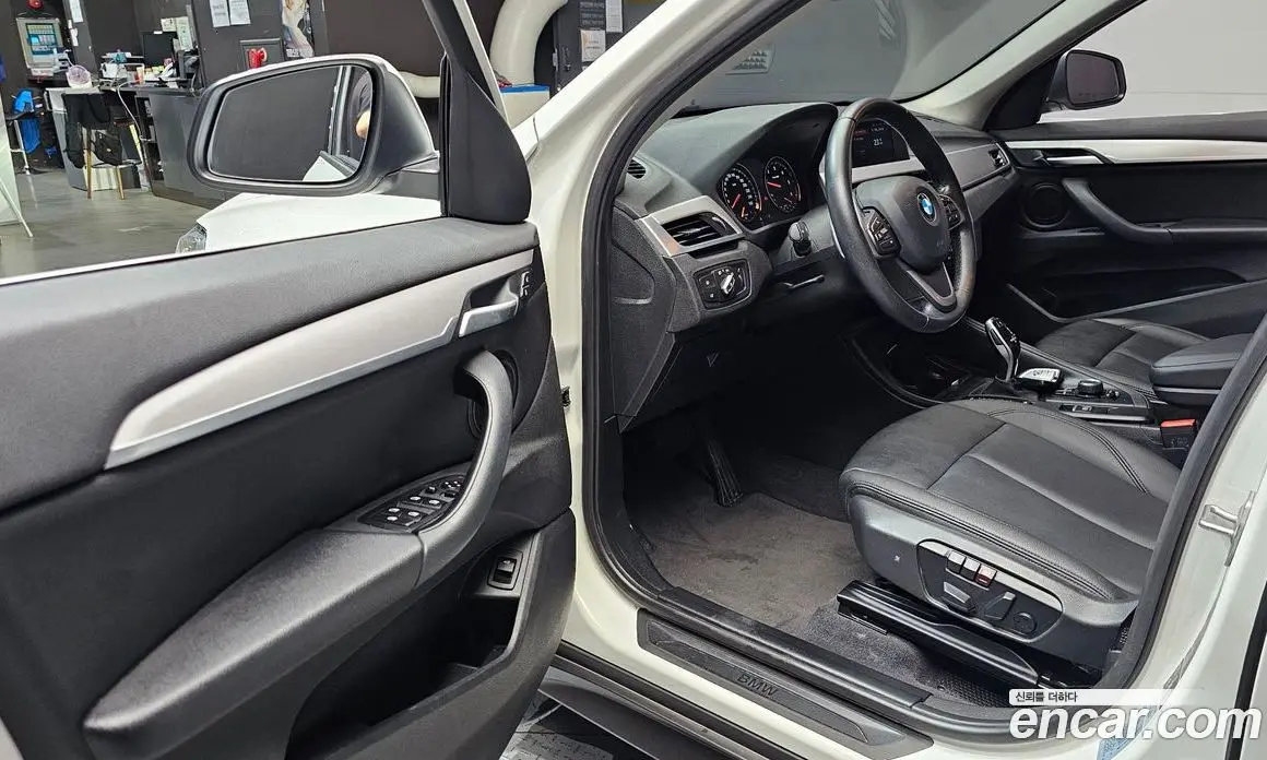 BMW X1 2020 2.0 автомат (гидро), фото 13