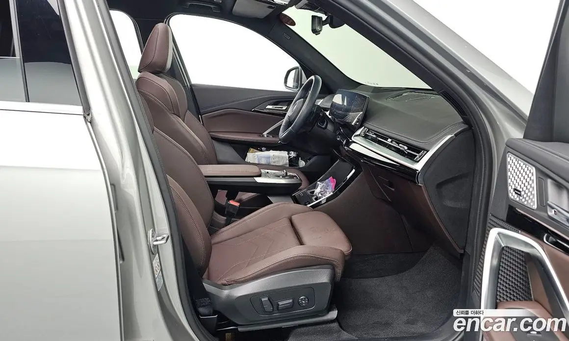 BMW X1 2023 2.0 автомат (гидро), фото 16