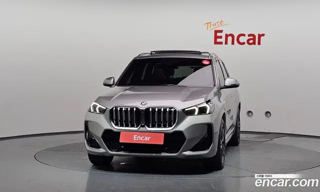 BMW X1 2023 2.0 автомат (гидро), миниатюра 3