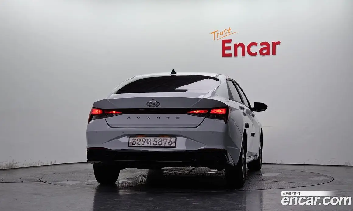 Hyundai Avante 2022 1.6 автомат (гидро), фото 4