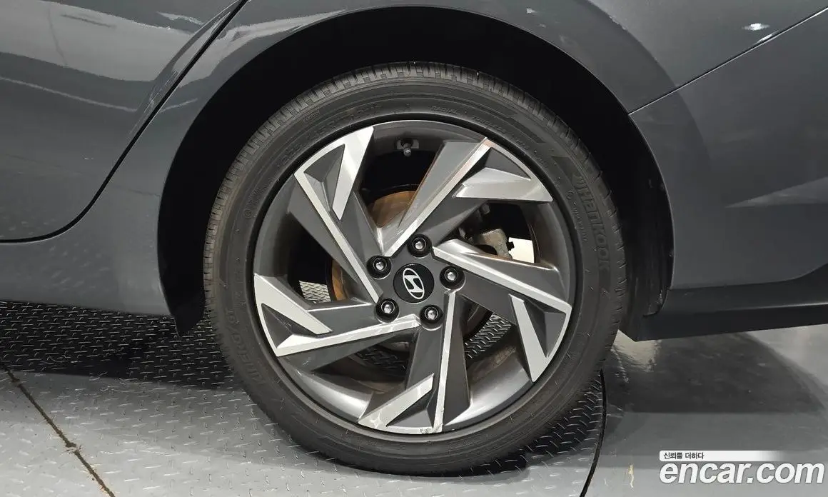 Hyundai Avante 2023 1.6 автомат (гидро), фото 6