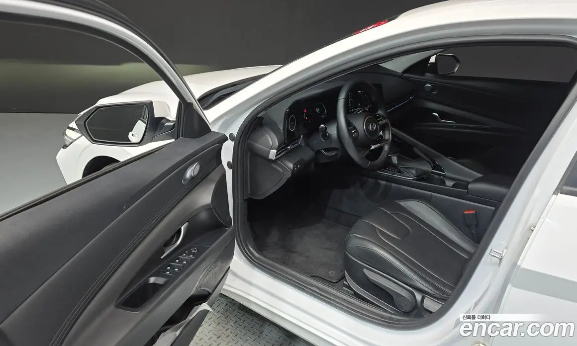 Hyundai Avante 2023 1.6 автомат (гидро), фото 13
