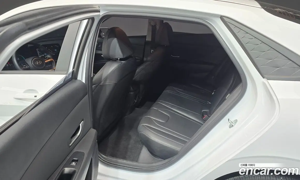 Hyundai Avante 2023 1.6 автомат (гидро), фото 16