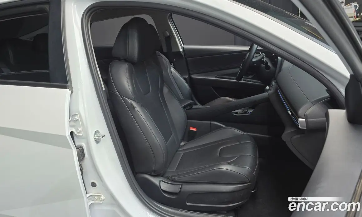 Hyundai Avante 2023 1.6 автомат (гидро), фото 17
