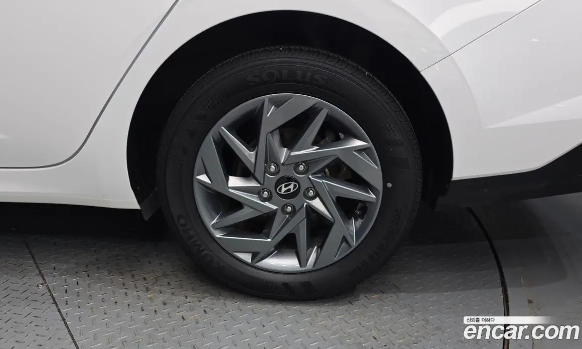 Hyundai Avante 2023 1.6 автомат (гидро), фото 7