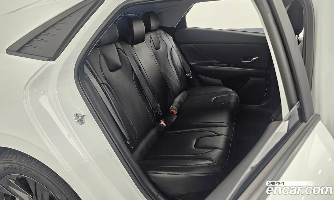 Hyundai Avante 2023 1.6 автомат (гидро), фото 17