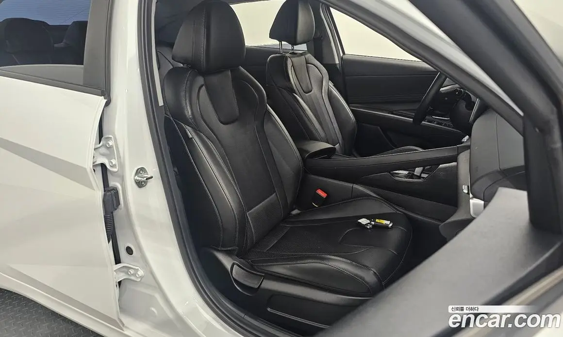 Hyundai Avante 2023 1.6 автомат (гидро), фото 18